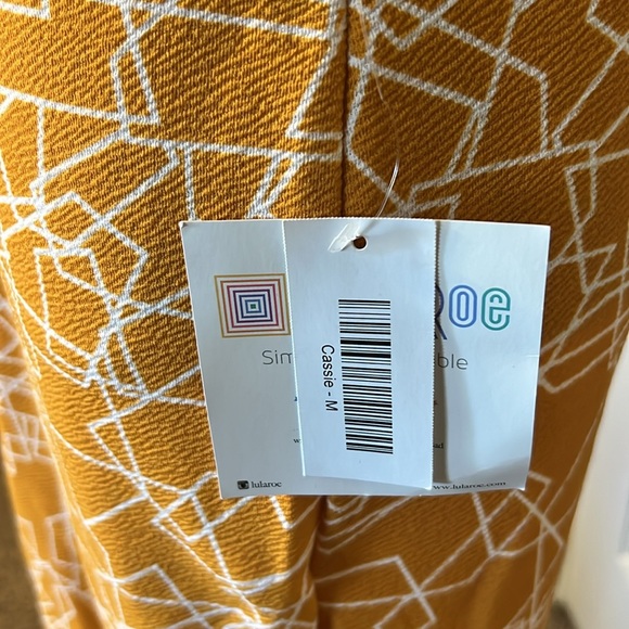 LulaRoe NWT Cassie comfy pencil skirt great for Xmas work night out size medium - Picture 2 of 3